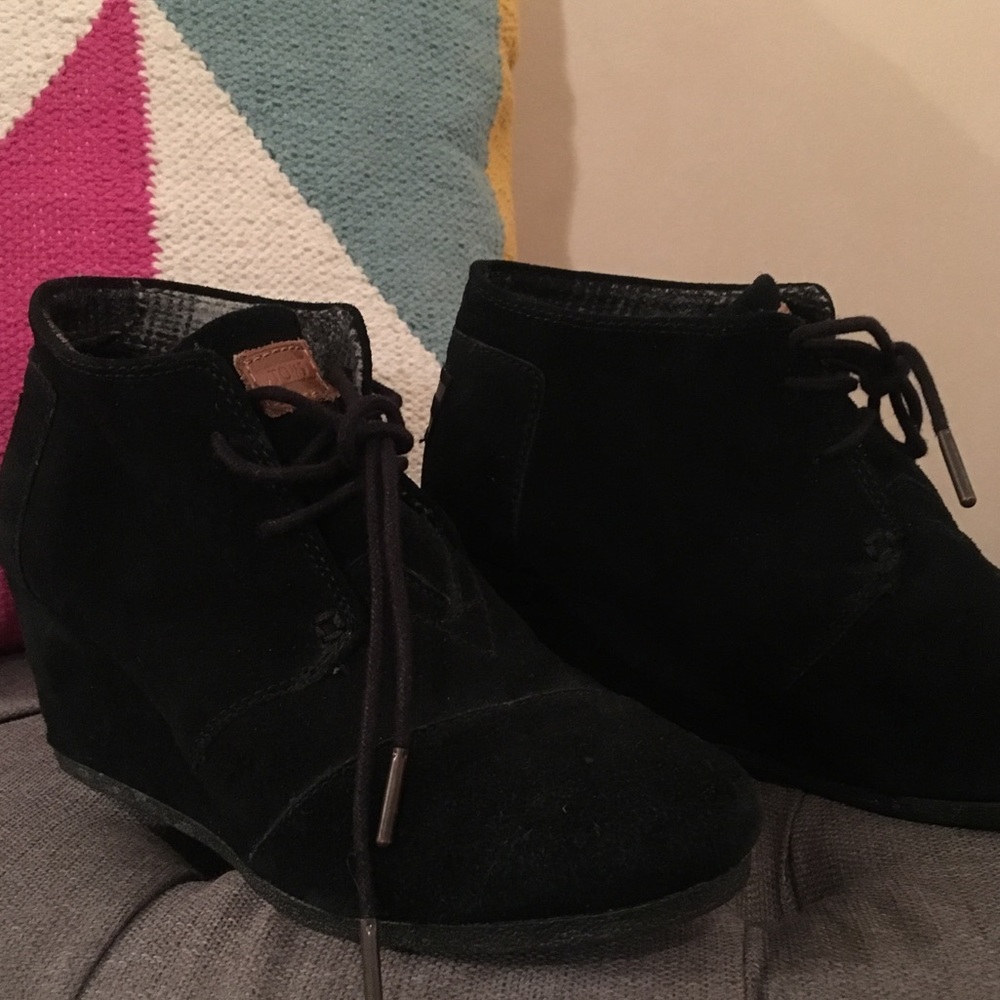 Toms desert wedge boot